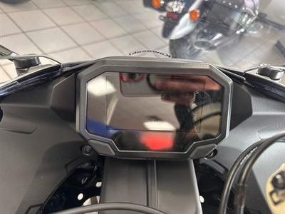 2025 Kawasaki Ninja ZX-6R - Photo 5