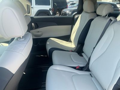 2026 Kia Carnival — photo 17 view