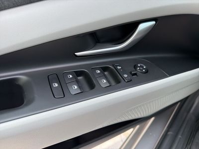 2026 Hyundai Elantra — photo 32 view