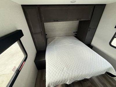 2026 Venture RV STRATUS - Photo 15