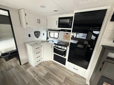 2026 Venture RV STRATUS - Photo 5