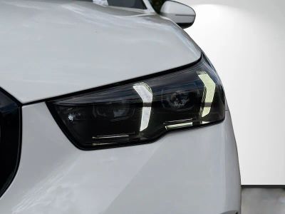2026 BMW 5 Series — photo 9 view
