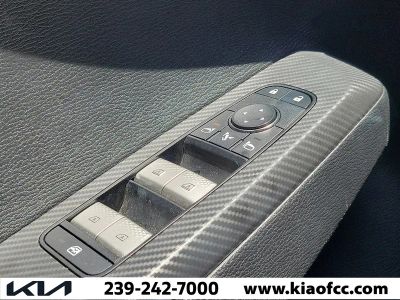 2023 Mitsubishi Outlander — photo 17 view