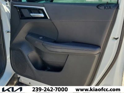 2023 Mitsubishi Outlander — photo 25 view