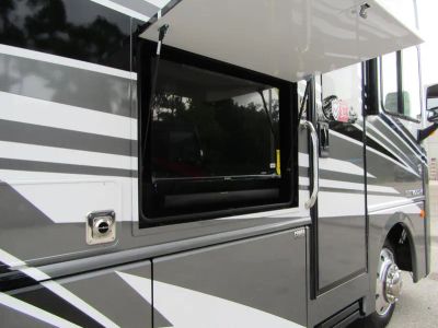 2026 Fleetwood BOUNDER - Photo 23