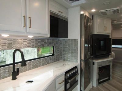2026 Fleetwood BOUNDER - Photo 9