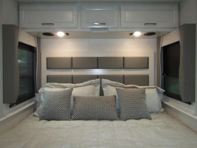 2026 Fleetwood BOUNDER - Photo 18