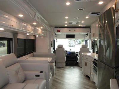 2026 Fleetwood BOUNDER - Photo 3
