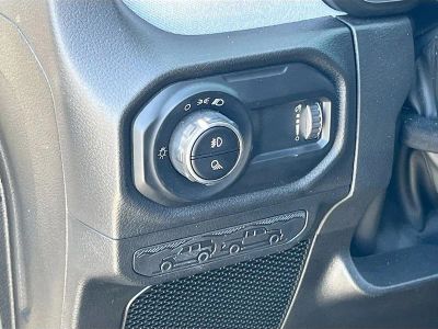 2025 Jeep Gladiator — photo 10 view
