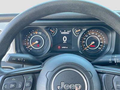 2025 Jeep Gladiator — photo 12 view