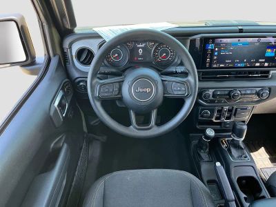 2025 Jeep Gladiator — photo 21 view