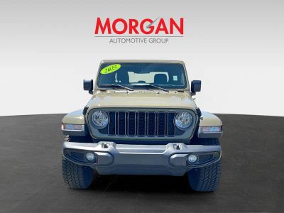 2025 Jeep Gladiator — side profile view
