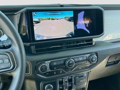 2025 Jeep Gladiator — photo 13 view