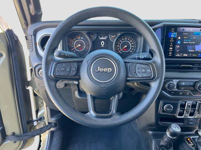 2025 Jeep Gladiator — photo 11 view