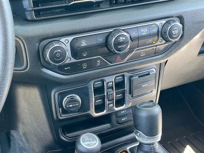 2025 Jeep Gladiator — photo 15 view