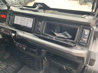 2026 Can-Am DEFENDER LIMITED CAB HD11 - Photo 34