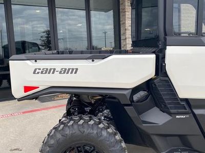 2026 Can-Am DEFENDER LIMITED CAB HD11 - Photo 17