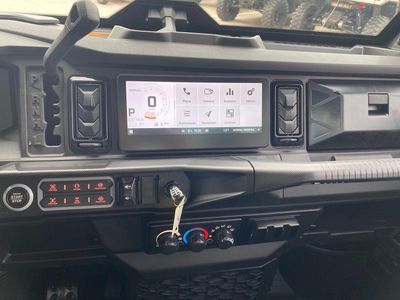 2026 Can-Am DEFENDER LIMITED CAB HD11 - Photo 39