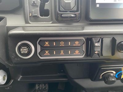 2026 Can-Am DEFENDER LIMITED CAB HD11 - Photo 40