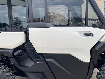 2026 Can-Am DEFENDER LIMITED CAB HD11 - Photo 18
