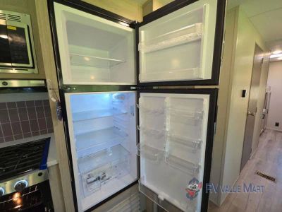 2026 Coachmen RV Catalina Legacy Edition — photo 18 view