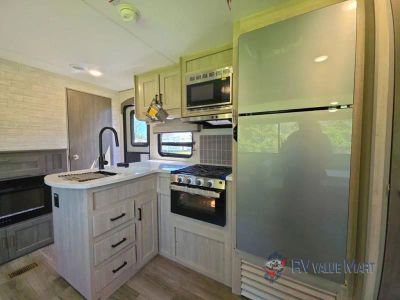 2026 Coachmen RV Catalina Legacy Edition — photo 14 view
