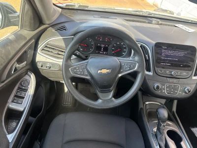 2023 Chevrolet Malibu - Photo 2