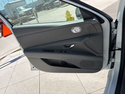 2026 Hyundai Elantra — photo 27 view