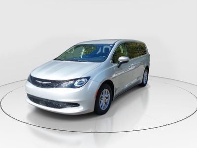 2023 Chrysler Voyager - Photo 3