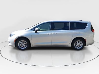 2023 Chrysler Voyager - Photo 4