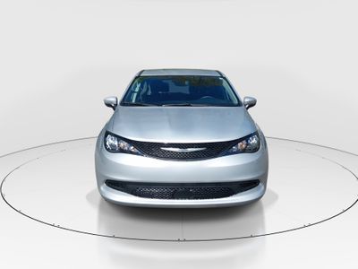 2023 Chrysler Voyager - Photo 2
