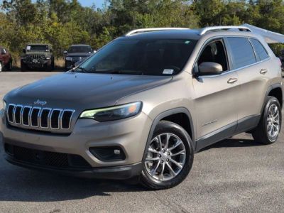 2021 Jeep Cherokee Latitude Lux in Beige — front three-quarter view