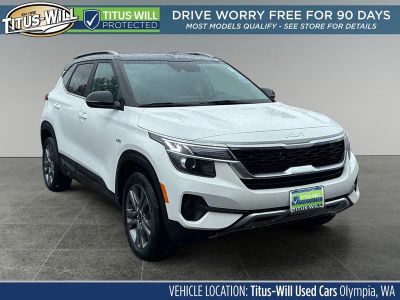 2023 Kia Seltos S in Clear White/Black Roof — front three-quarter view