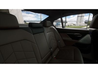 2026 BMW i5 - Photo 12