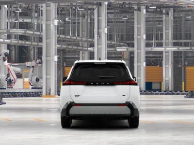 2026 Toyota RAV4 Plug-in Hybrid - Photo 10