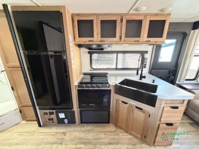 2024 Forest River Cherokee Grey Wolf — photo 13 view
