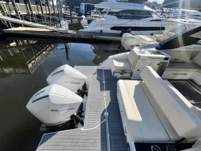 2025 Cruisers Yachts 34 GLS Outboard - Photo 8