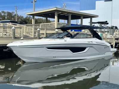2025 Cruisers Yachts 34 GLS Outboard - Photo 7