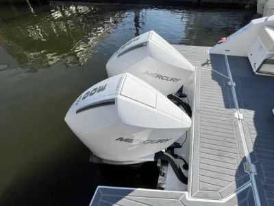 2025 Cruisers Yachts 34 GLS Outboard - Photo 10
