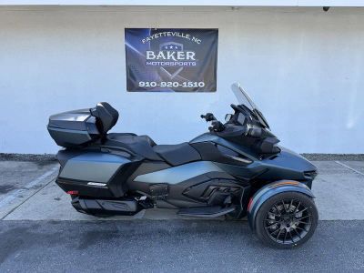 2026 Can-Am Spyder RT Limited Platine — front three-quarter view