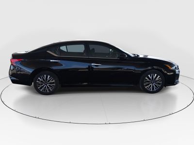 2025 Nissan Altima - Photo 8
