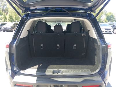 2025 Nissan Pathfinder — photo 11 view