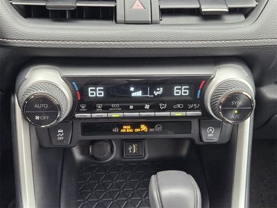 2024 Toyota RAV4 - Photo 13