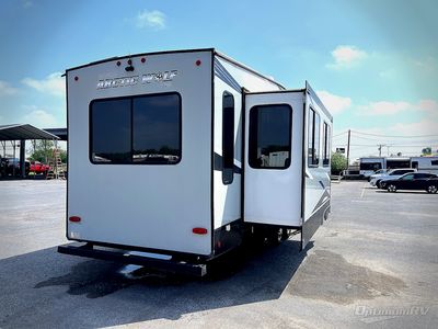2022 Forest River Cherokee Arctic Wolf - Photo 2