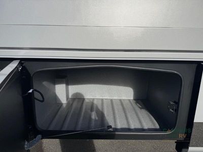 2022 Dynamax DynaQuest XL — photo 8 view