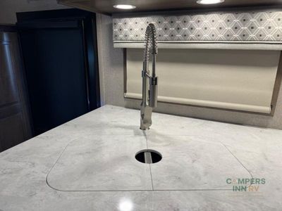 2022 Dynamax DynaQuest XL — photo 31 view