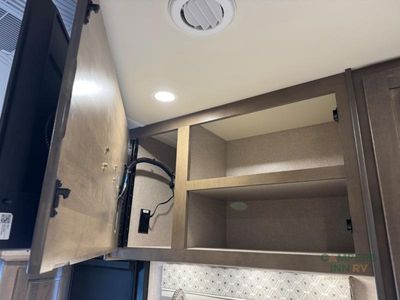 2022 Dynamax DynaQuest XL — photo 36 view