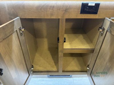 2022 Dynamax DynaQuest XL — photo 40 view
