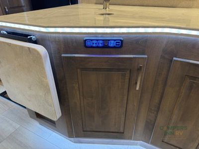 2022 Dynamax DynaQuest XL — photo 37 view