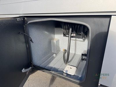 2022 Dynamax DynaQuest XL — photo 10 view